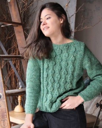 30 Grønn genser med bladmönster i Noro Silk Garden Solo