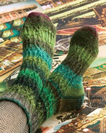 Sokker med flytende masker i Noro Silk Garden Sock