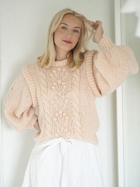 Oppskrift til Knit Norway Dreamy Sweater. Selges kun sammen med garn til minimum str. S