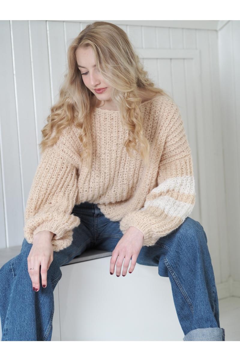 Oppskrift til Knit Norway Comfy patent sweater. Selges kun sammen med garn til minimum str. S