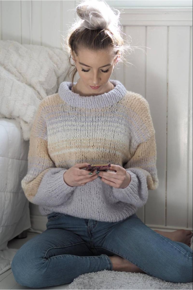 Oppskrift til Knit Norway Simplicity sweater. Selges kun sammen med garn til minimum str. S